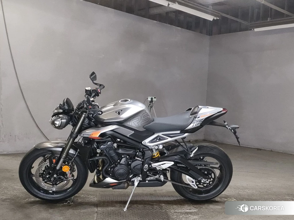 Проданный Triumph STREET TRIPLE 765 RS 2024 из Японии