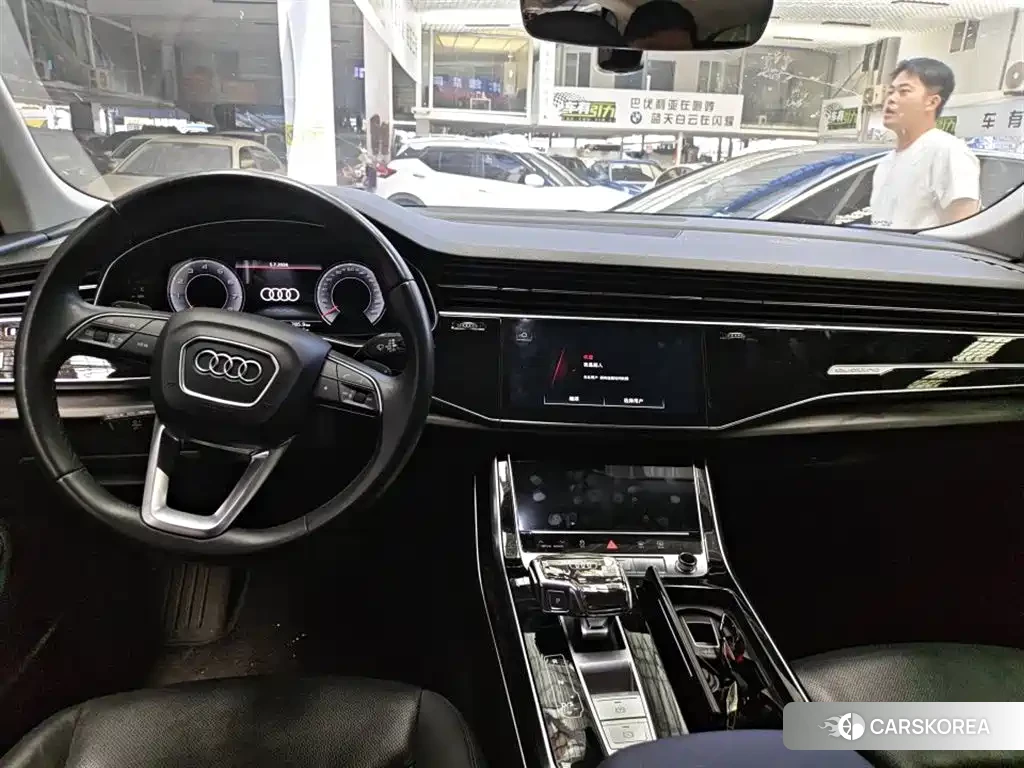 Audi Q8 2022 Черный из Китая, фото 2