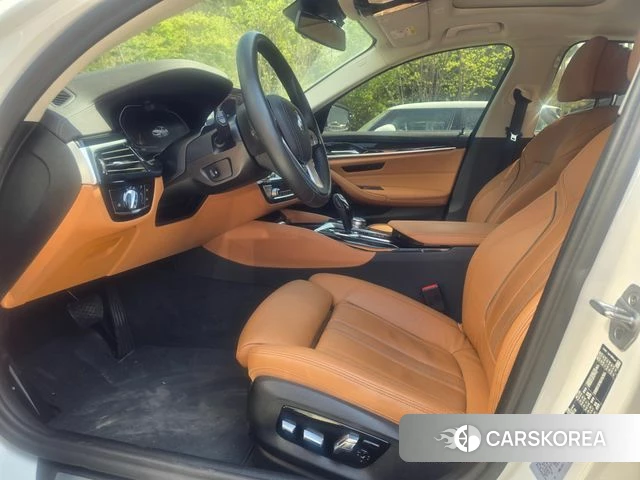 BMW 5 Series (G30) 2022 Белый из Кореи, фото 2