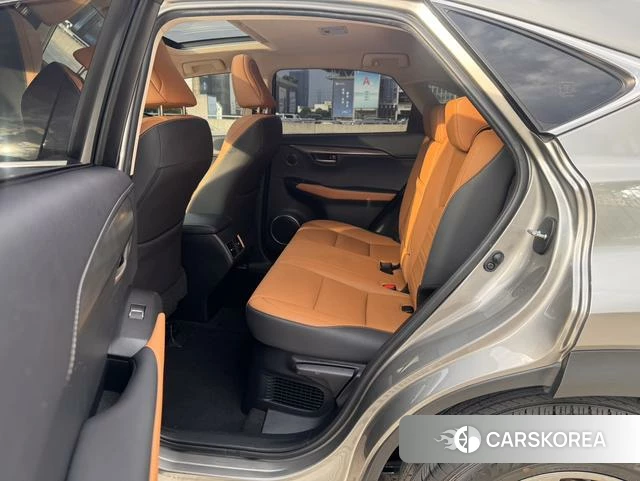 Lexus NX 2021 Серебристо-серый из Китая, фото 2
