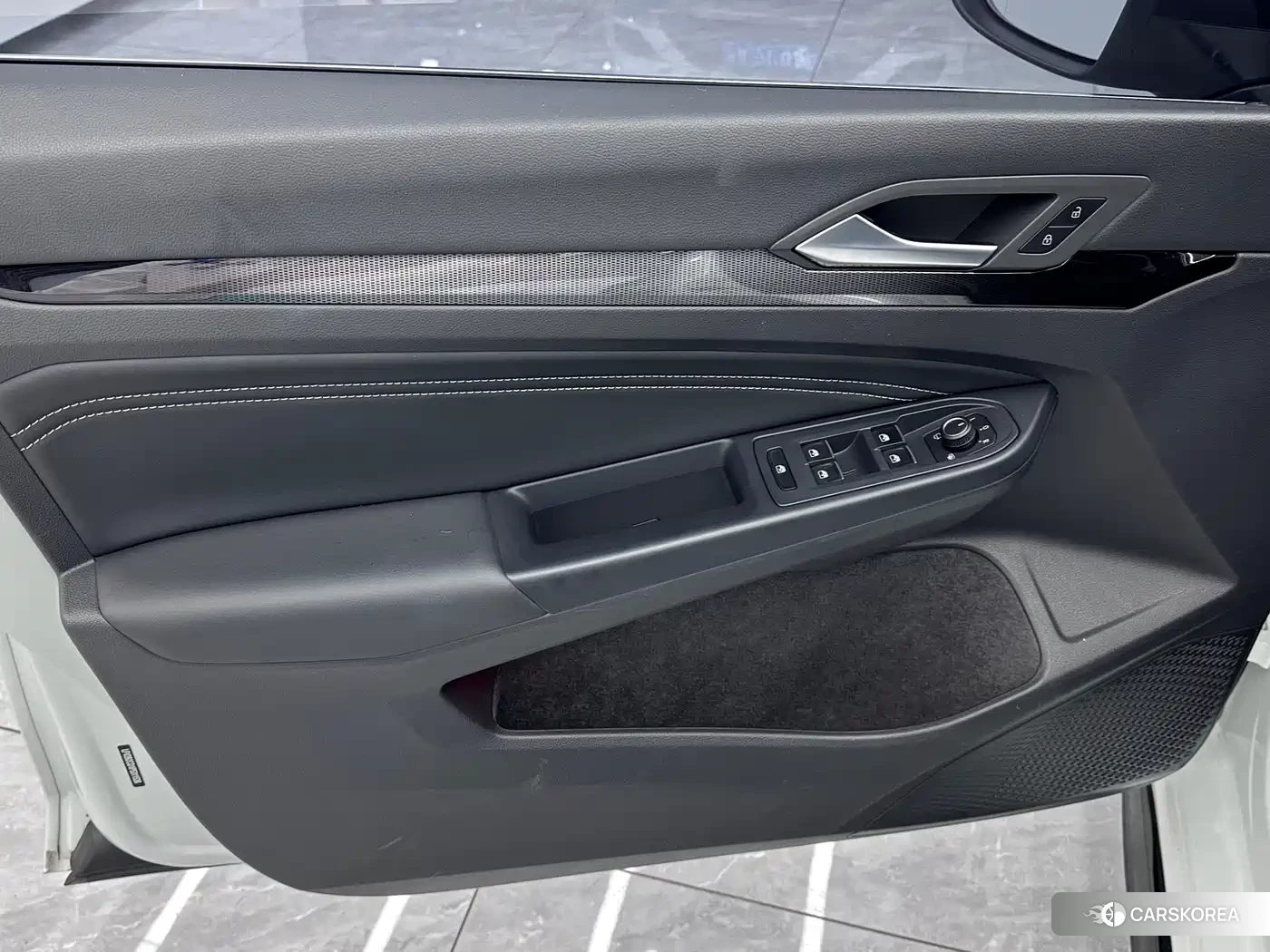 Volkswagen Golf 2023 Белый из Китая, фото 3
