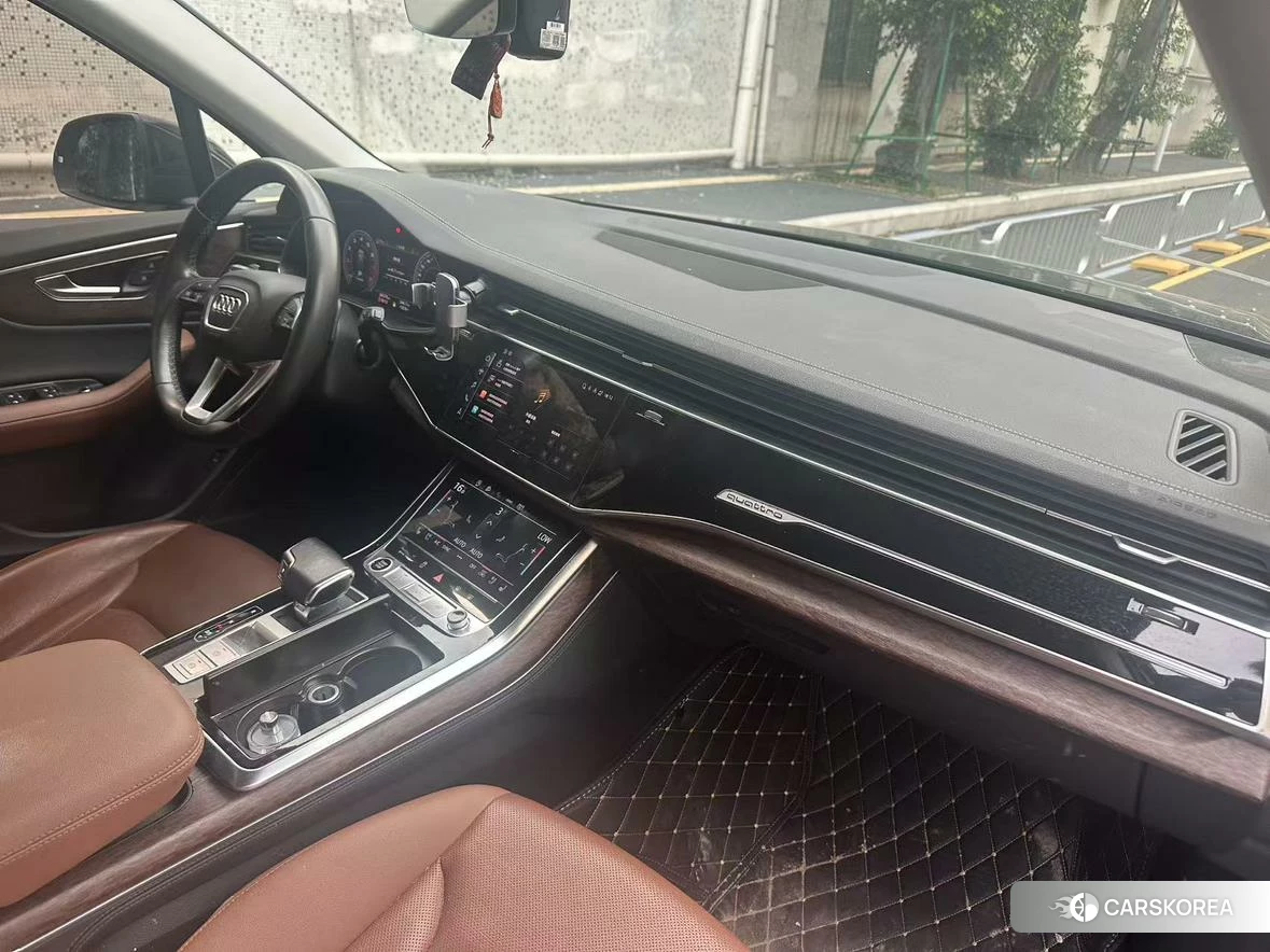 Audi Q7 2024 Черный из Китая, фото 2