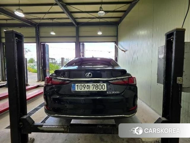 Lexus ES300h 7th generation 2025 Черный из Кореи, фото 2