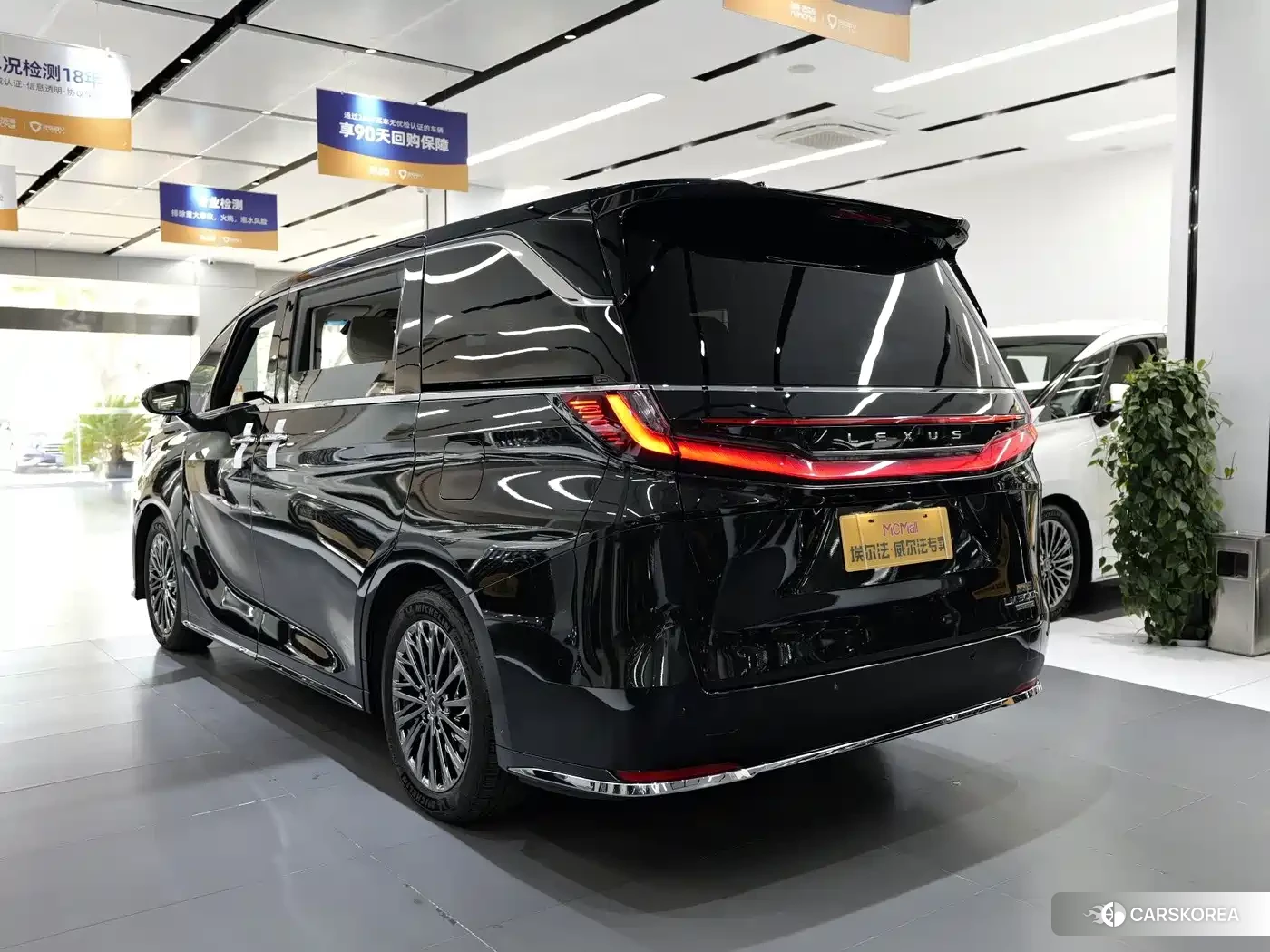 Lexus LM id 4679566 из Китая 12