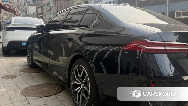 BMW 5 Series (G60) 2025 Черный из Кореи, фото 3