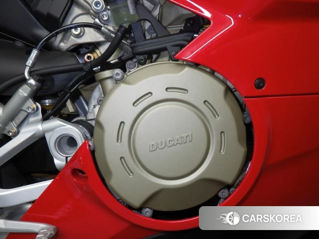 Engine photo