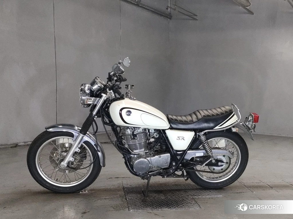 Проданный Yamaha SR 400 2013 из Японии, фото 2