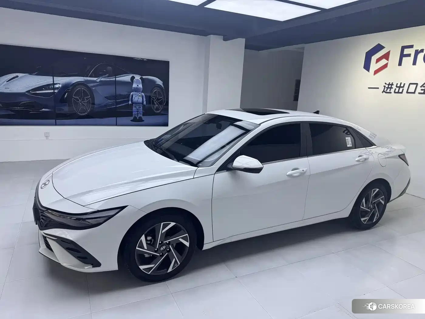 Hyundai Elantra 2026 Белый из Китая, фото 6