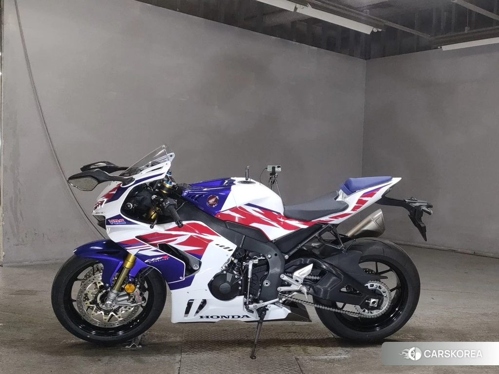 Проданный Honda CBR1000RR-R FIREBLADE SP 2022 из Японии, фото 2