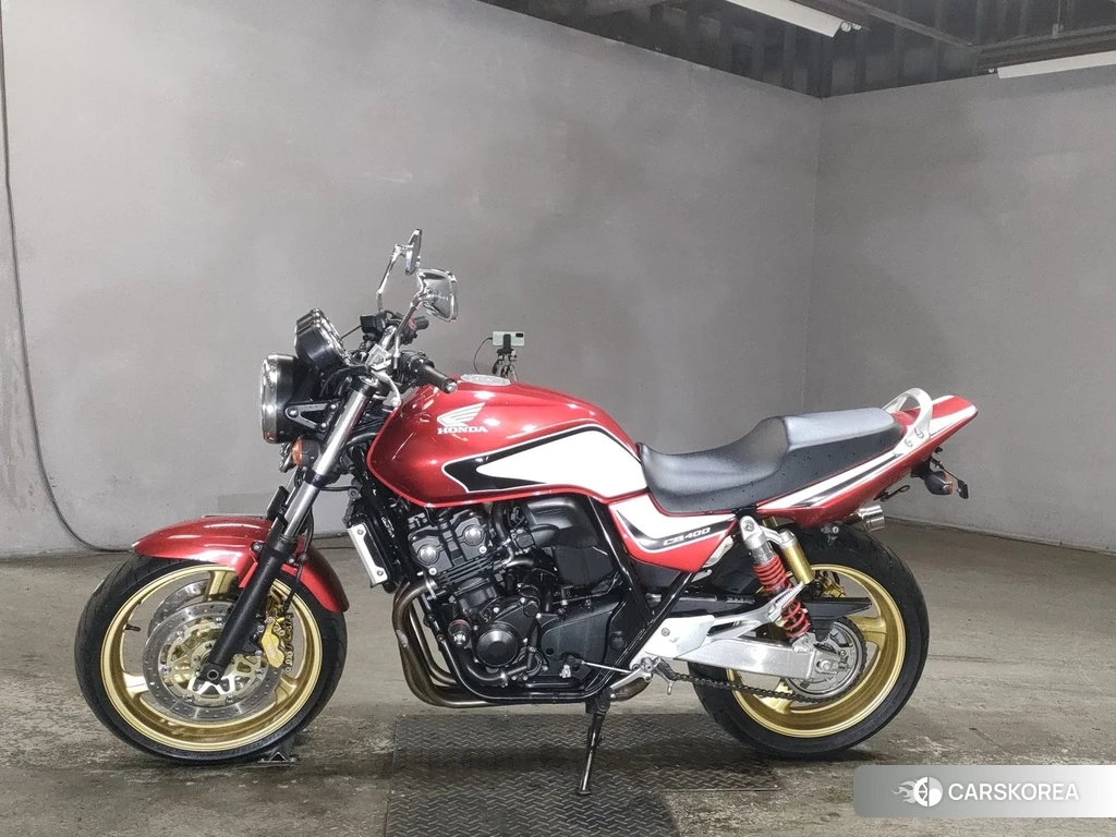 Проданный Honda CB400SF 2012 из Японии