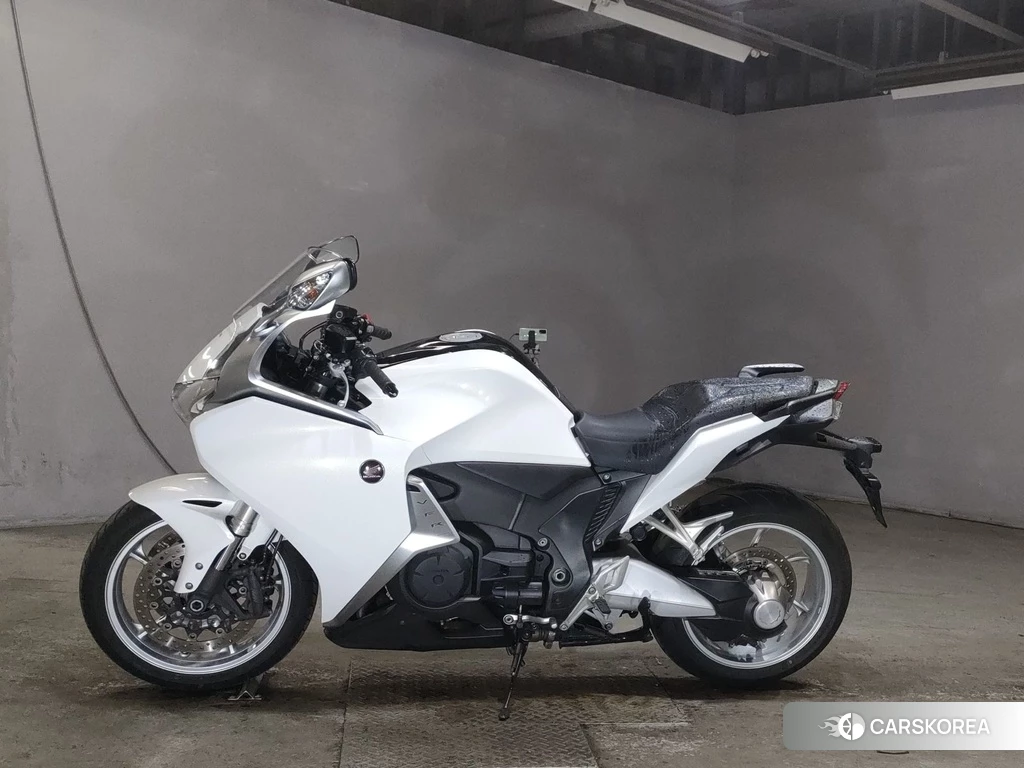 Проданный Honda VFR1200F 2010 из Японии