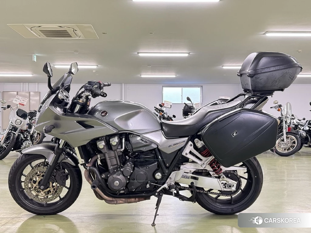Проданный Honda CB1300SF BOLDOR ABS 2015 из Японии