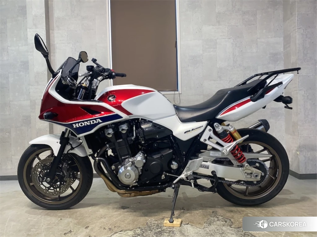Проданный Honda CB1300SF BOLDOR 2014 из Японии