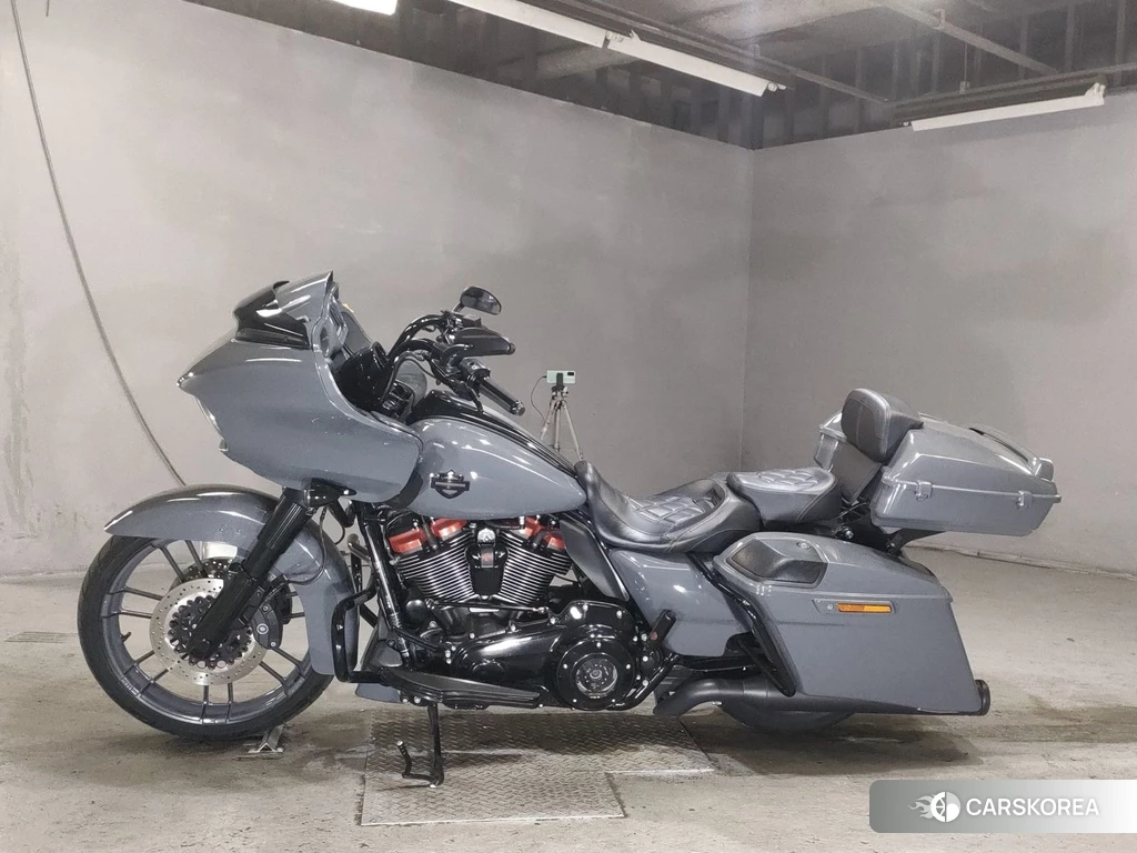 Проданный Harley-Davidson Road Glide FLTRXSE1920CVO 2018 из Японии, фото 2