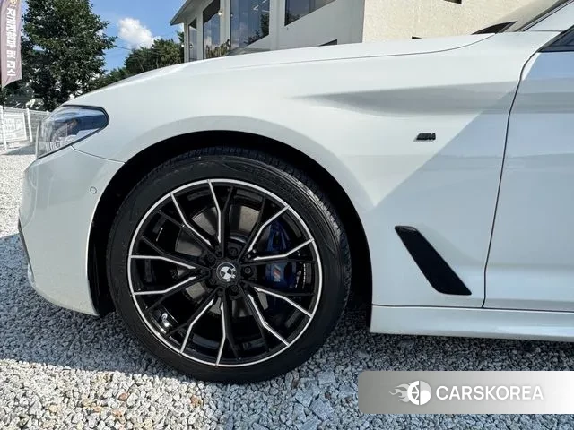 BMW 5 Series (G30) 2018 Белый из Кореи, фото 5