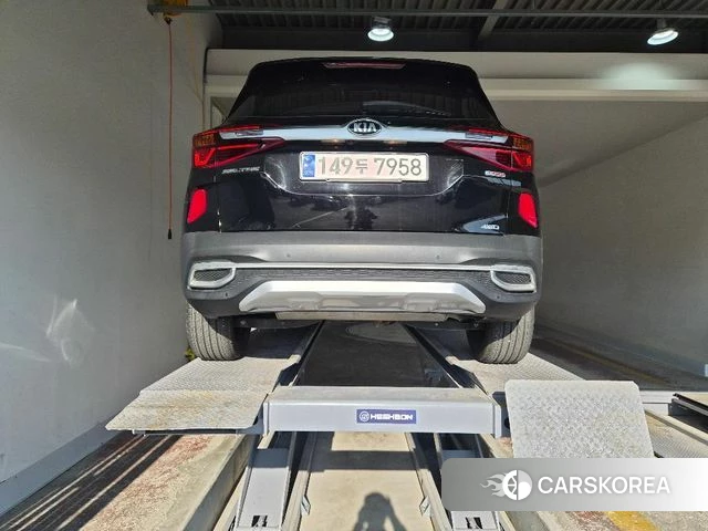 Kia Seltos 2021 Черный из Кореи, фото 2