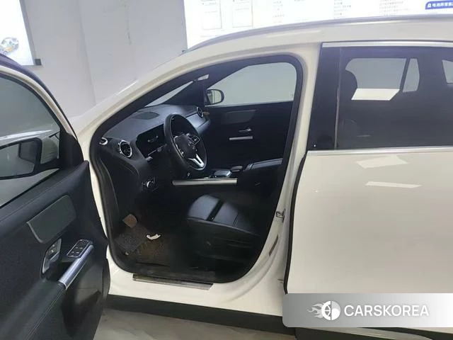 Mercedes-Benz GLA 2022 Белый из Китая, фото 2