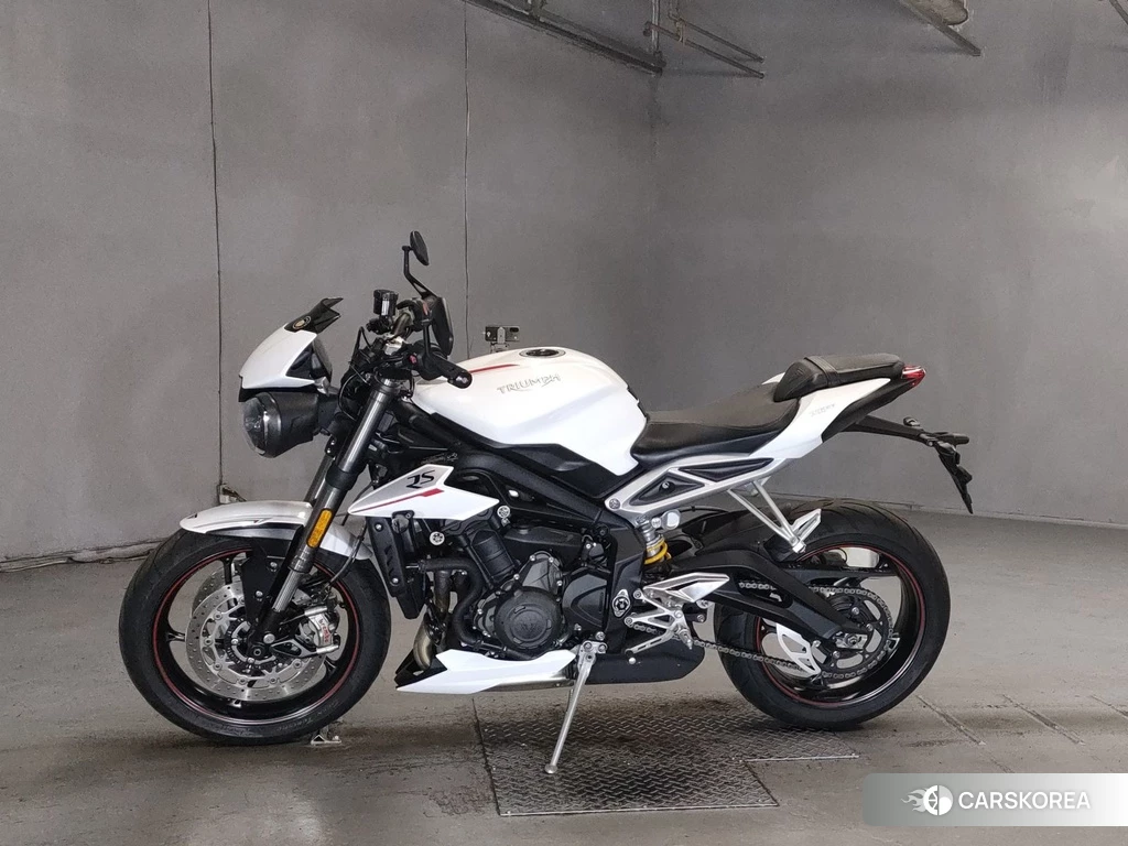 Проданный Triumph STREET TRIPLE 765 RS 2019 из Японии, фото 2