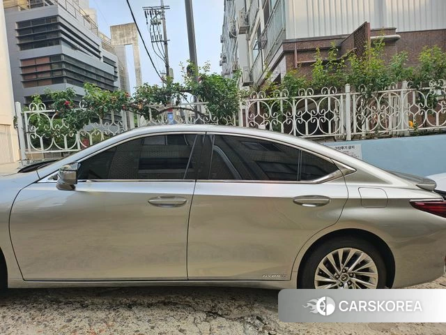 Lexus ES300h 7th generation 2022 Жемчужный цвет из Кореи, фото 2