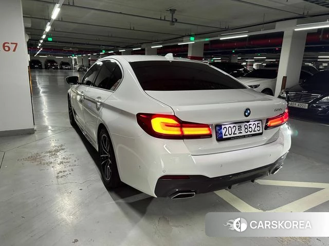 BMW 5 Series (G30) 2023 Белый из Кореи, фото 5