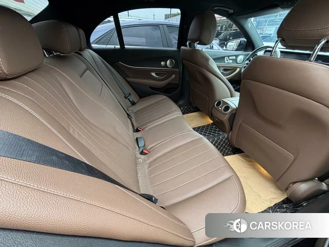 Mercedes-Benz E-class (imported) 2022 Черный из Китая, фото 2