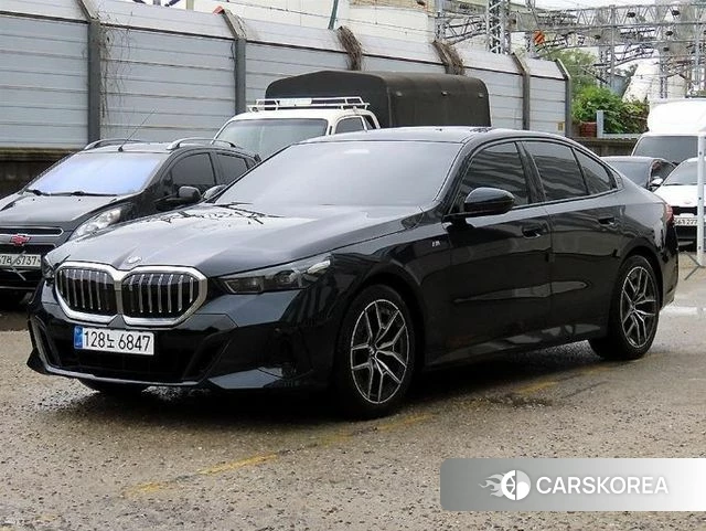 BMW 5 Series (G60) 2025 Черный из Кореи, фото 2