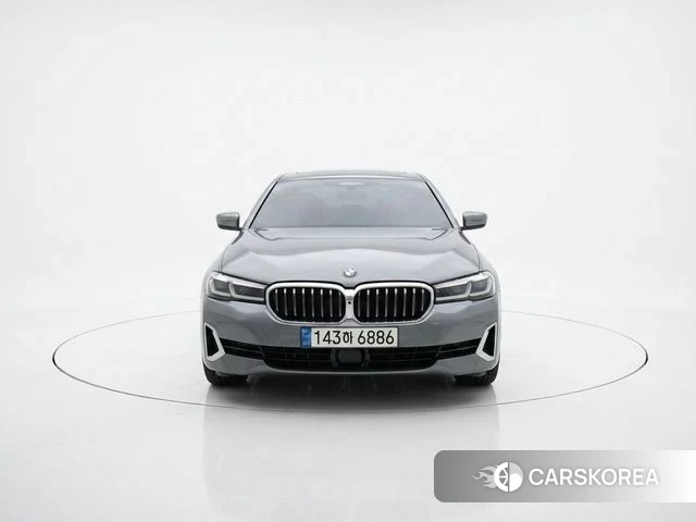 BMW 5 Series (G30) 2023 Серый из Кореи, фото 2