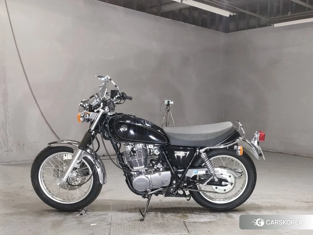 Проданный Yamaha SR 400 2015 из Японии