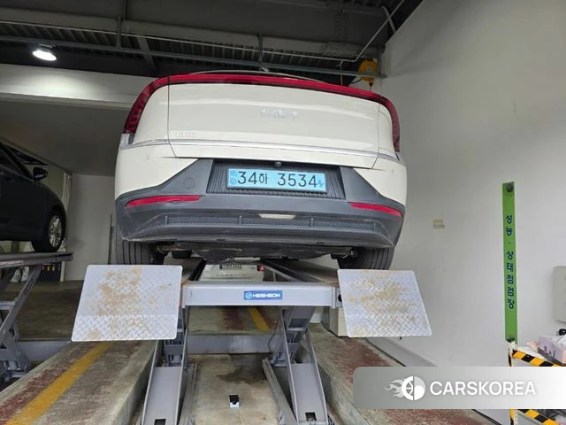 Kia EV6 2021 Жемчужный цвет из Кореи, фото 2