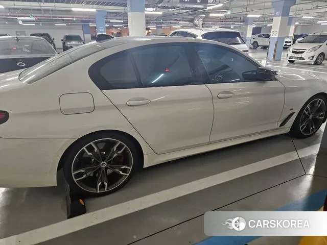 BMW 5 Series (G30) 2023 Белый из Кореи, фото 2