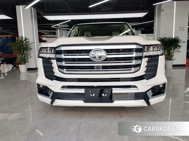 Toyota Land Cruiser (imported) 2024 Белый из Китая, фото 2