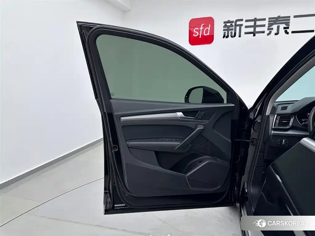 Audi Q5L id 4577416 из Китая 12