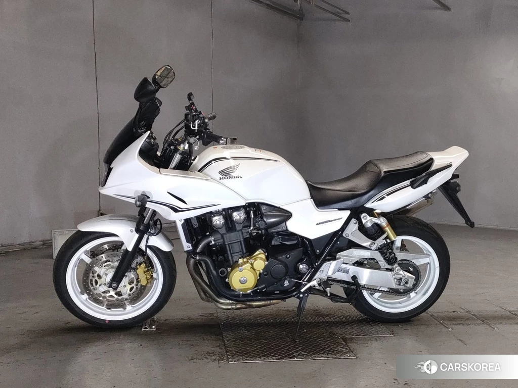 Проданный Honda CB1300SF BOLDOR 2011 из Японии, фото 2