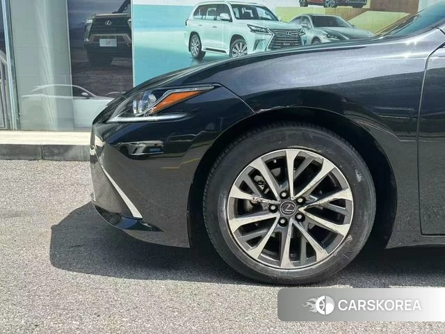 Lexus ES 2024 Темно-серый из Китая, фото 4