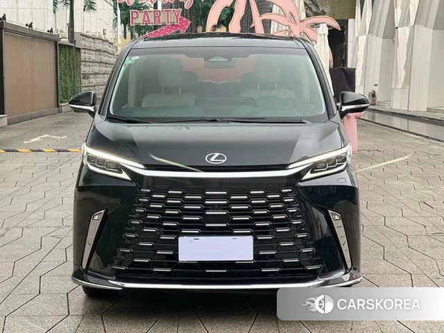 Lexus LM id 4278813 из Китая 10