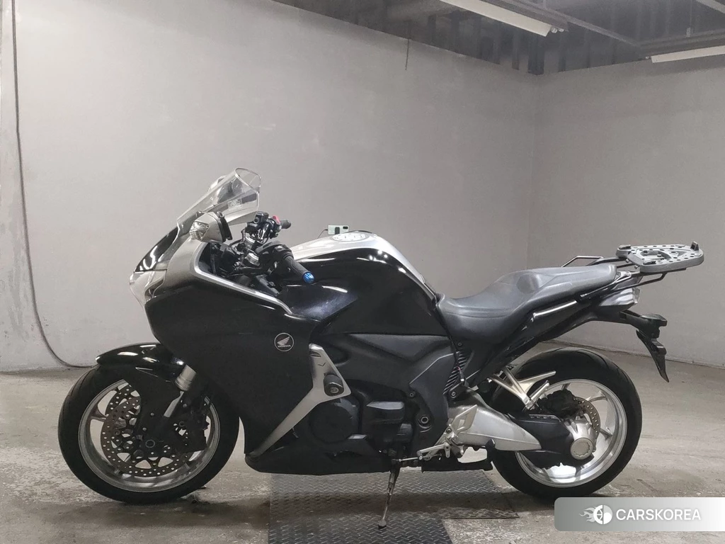 Проданный Honda VFR1200F DCT 2014 из Японии, фото 2
