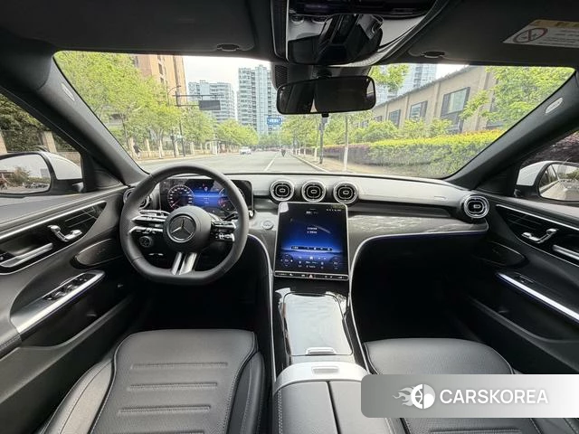 Mercedes-Benz Class C 2025 Белый из Китая, фото 5