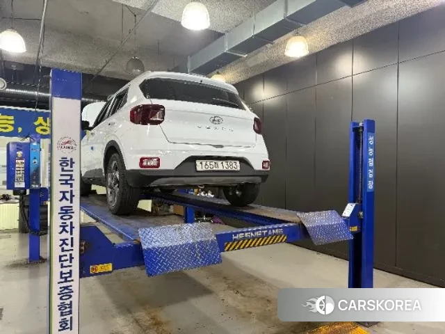 Hyundai Venue 2021 Белый из Кореи, фото 2