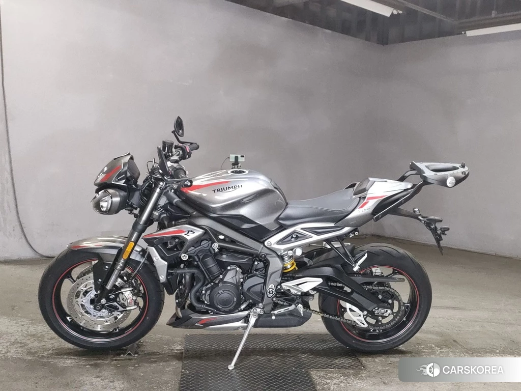 Проданный Triumph STREET TRIPLE 765 RS 2021 из Японии, фото 2
