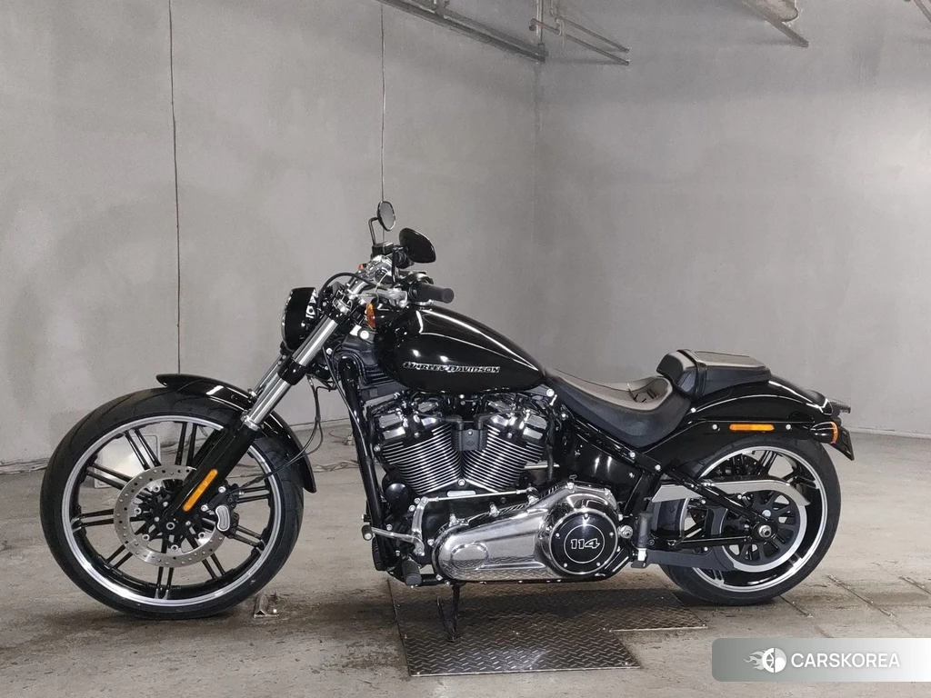 Проданный Harley-Davidson Softail Breakout FXBRS1868 2018 из Японии, фото 2