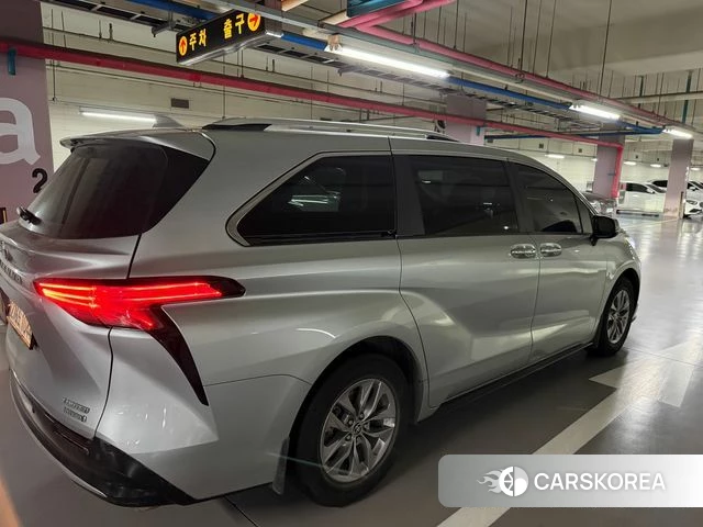 Toyota Sienna 4th Generation 2022 Песочный из Кореи, фото 2