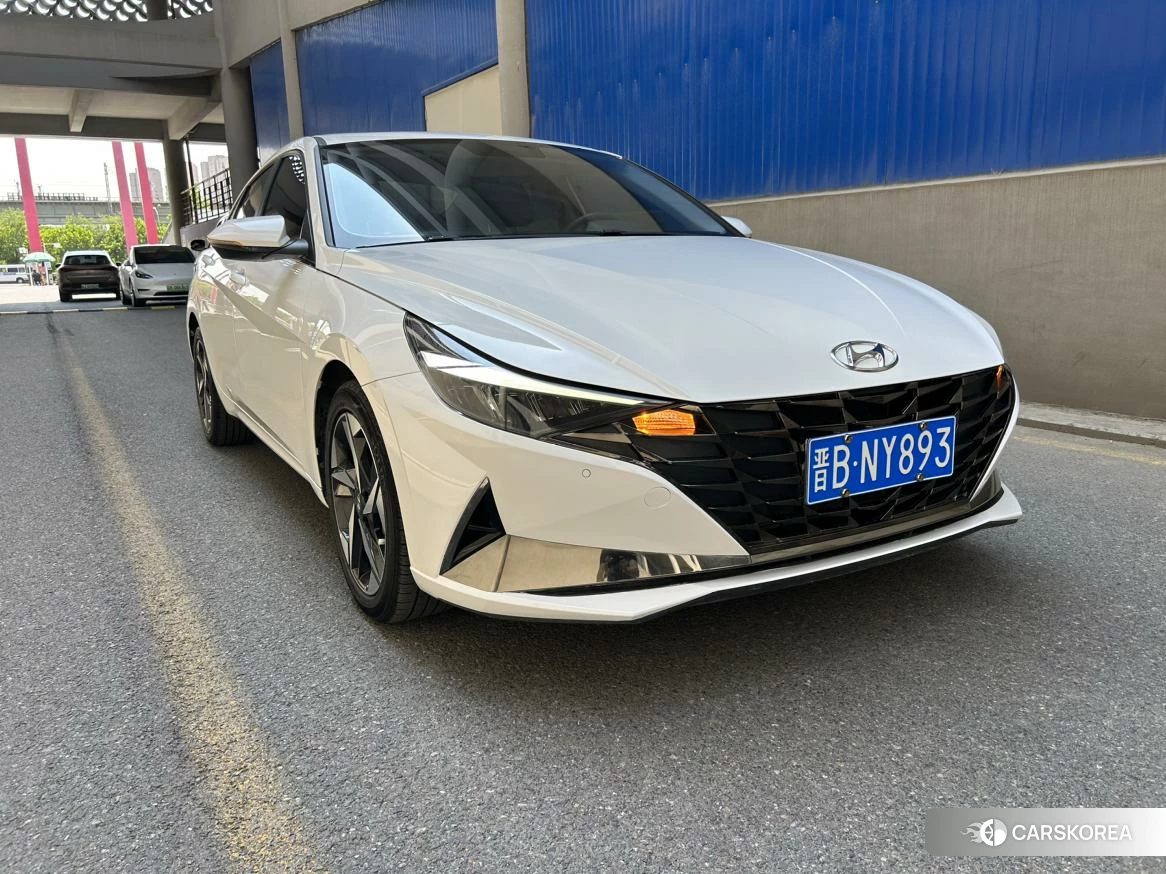 Hyundai Elantra 2023 Белый из Китая, фото 5