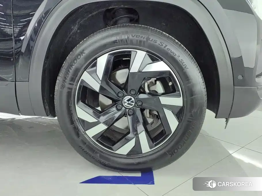 Volkswagen Touareg id 4628344 из Китая 8