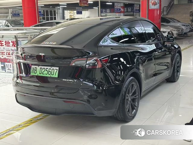 Tesla Model Y 2023 Черный из Китая, фото 2
