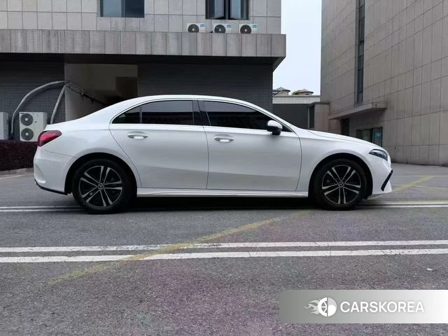 Mercedes-Benz Class A 2023 Белый из Китая, фото 2