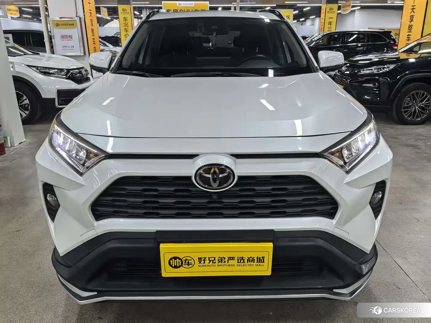 Toyota RAV4 2022 Белый из Китая, фото 2
