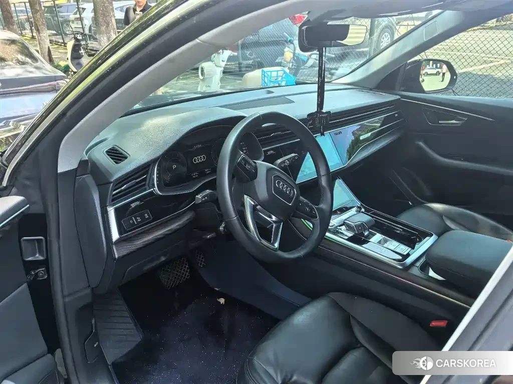 Audi Q8 2020 Черный из Китая, фото 2