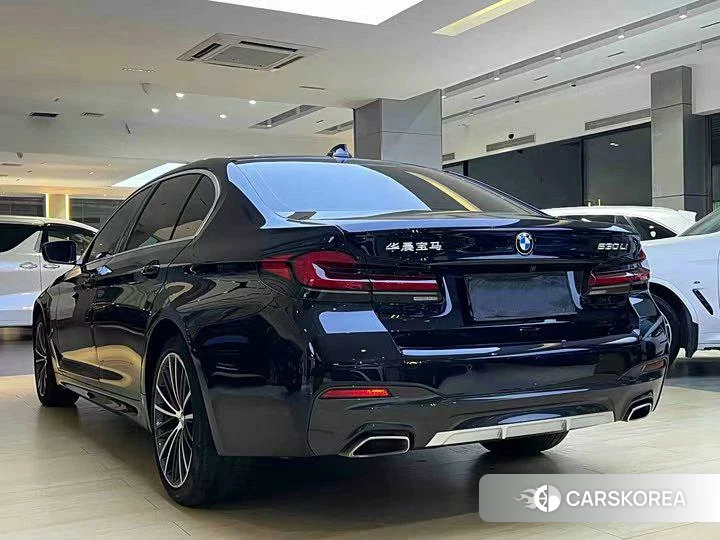 BMW 5 series 2021 Черный из Китая, фото 3