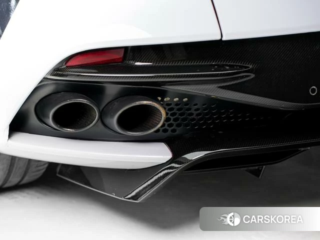 Aston Martin DBS id 4239348 из Китая 12