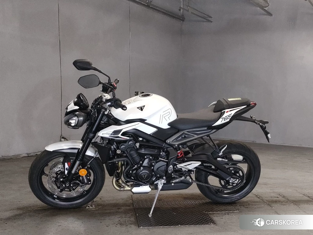 Проданный Triumph STREET TRIPLE R 2023 из Японии